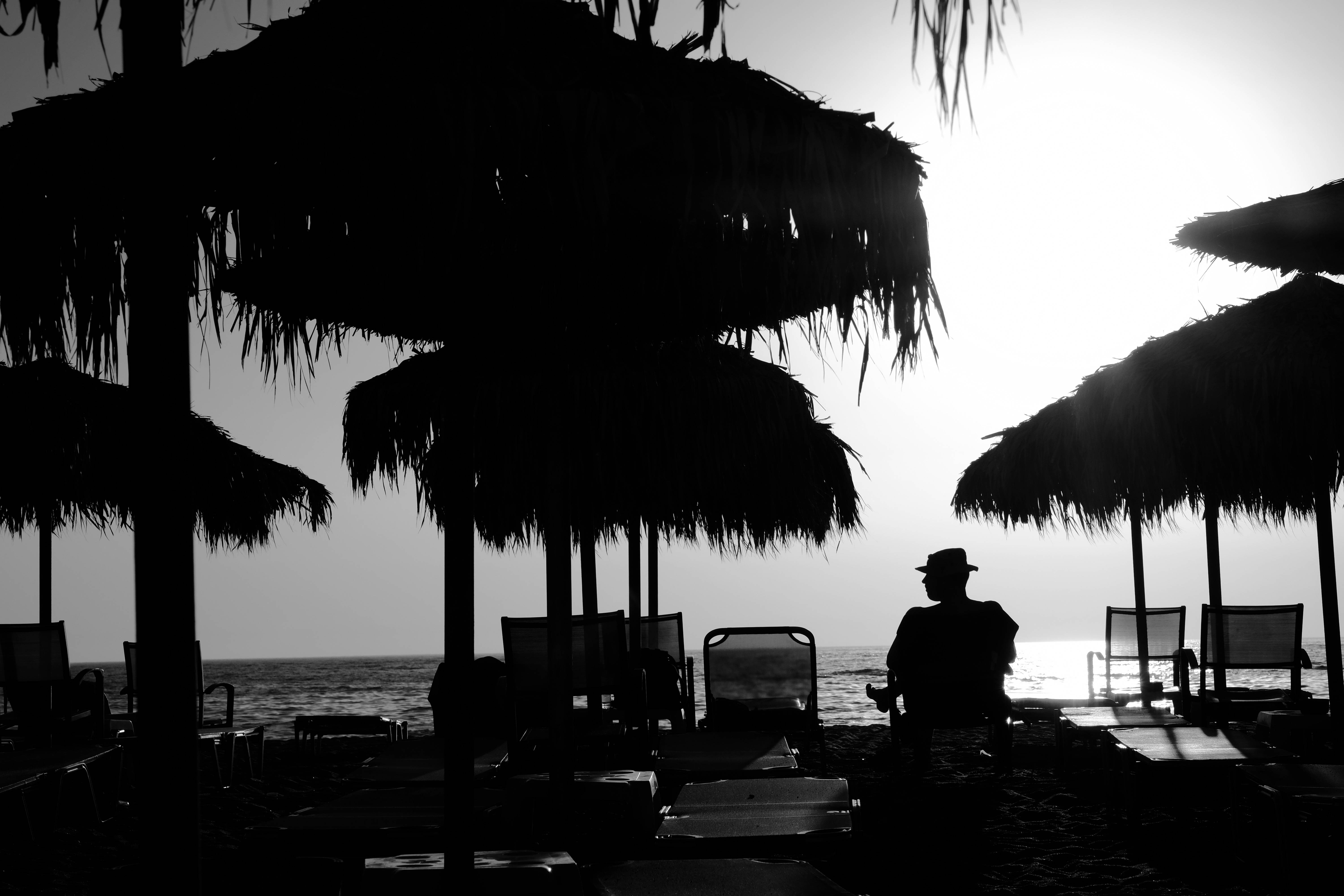 image representing Uomo al tramonto